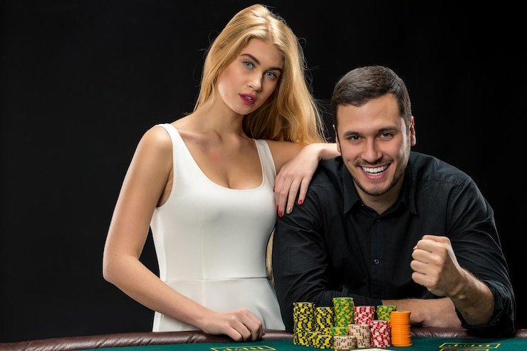 Mobile layout showing bet controls and spin button